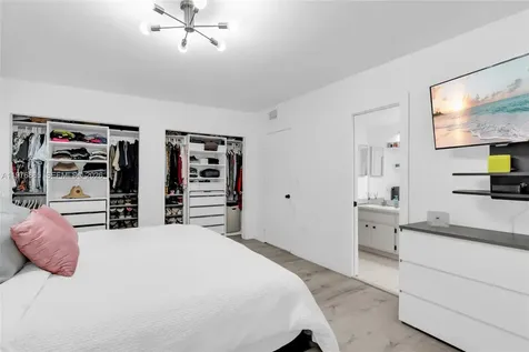 2172 NE 171st Street North Miami Beach FL 33162