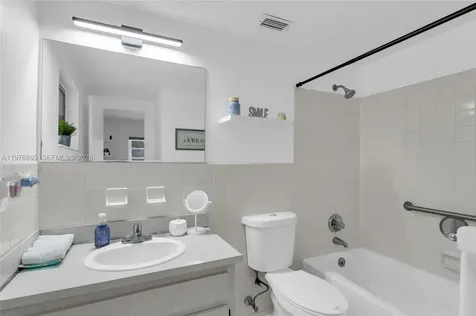 2172 NE 171st Street North Miami Beach FL 33162