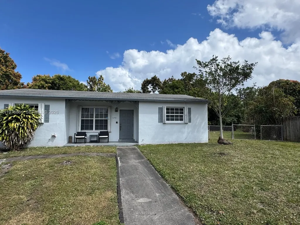 16981 NE 8th Court North Miami Beach FL 33162
