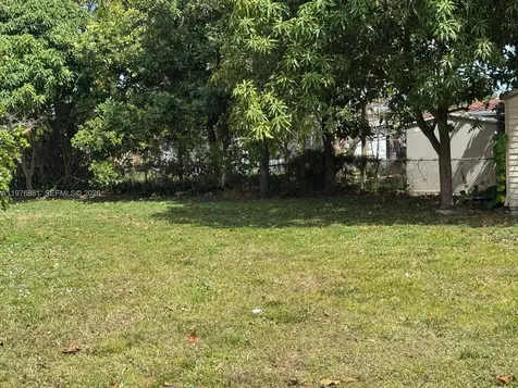 16981 NE 8th Court North Miami Beach FL 33162