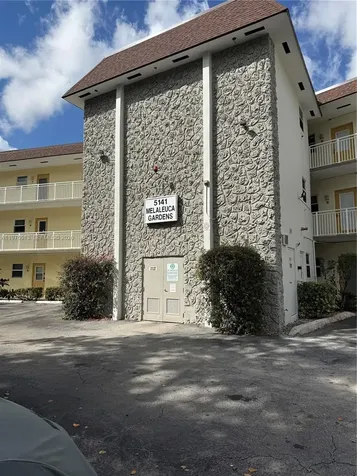 5141 W Oakland Park Boulevard Lauderdale Lakes FL 33313