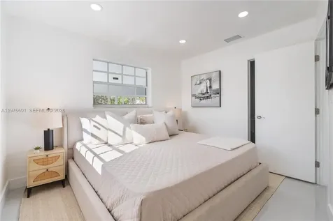 1360 SW 6th Terrace Deerfield Beach FL 33441