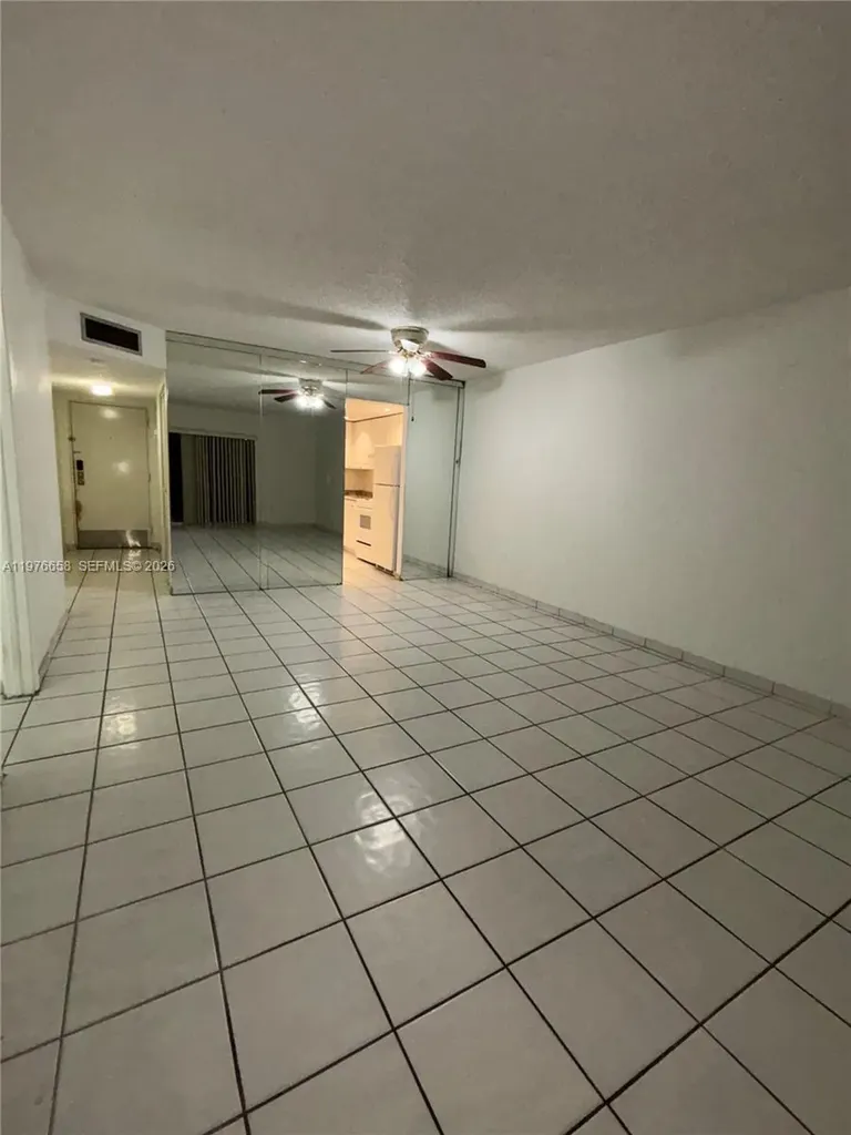 13701 Kendale Lakes Circle Miami FL 33183