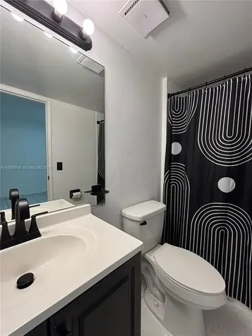 13701 Kendale Lakes Circle Miami FL 33183