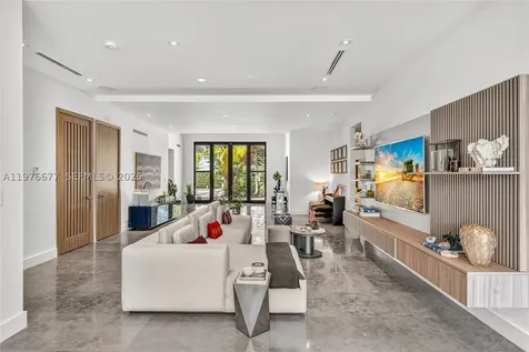 1540 Cleveland Road Miami Beach FL 33141