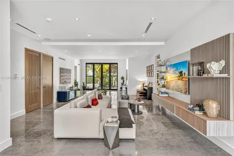 1540 Cleveland Road Miami Beach FL 33141