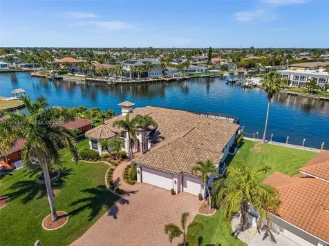 5205 Tamiami Court Cape Coral FL 33904