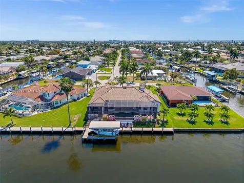 5205 Tamiami Court Cape Coral FL 33904