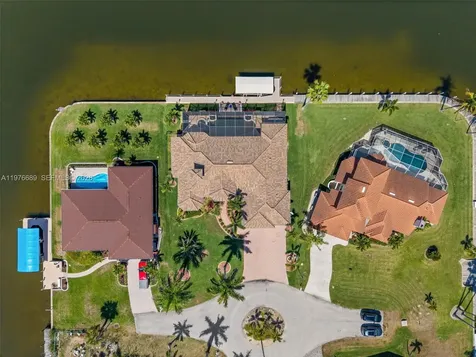 5205 Tamiami Court Cape Coral FL 33904
