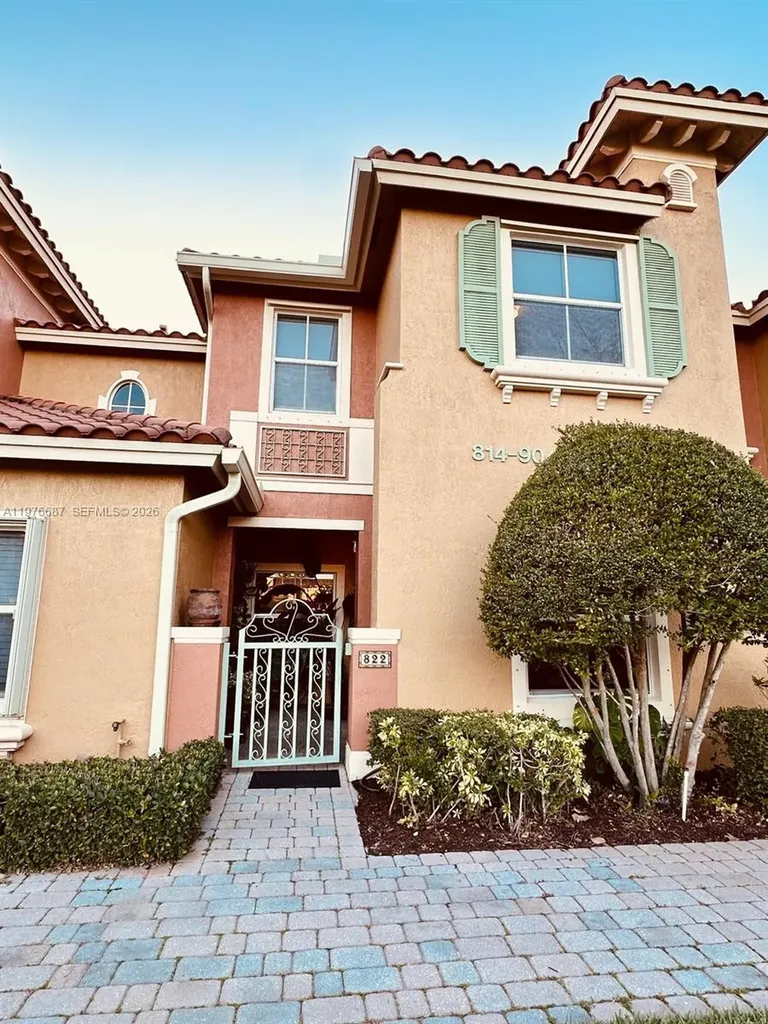 822 SW 143rd Terrace Pembroke Pines FL 33027