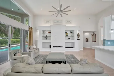 2719 Pinehurst Weston FL 33332