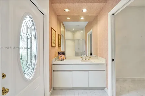 2719 Pinehurst Weston FL 33332
