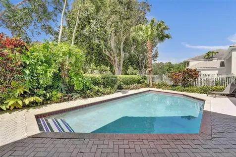 2719 Pinehurst Weston FL 33332