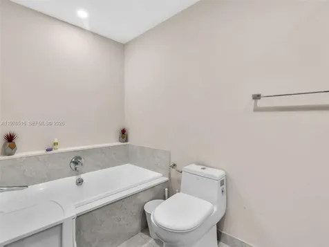 488 NE 18th Street Miami FL 33132