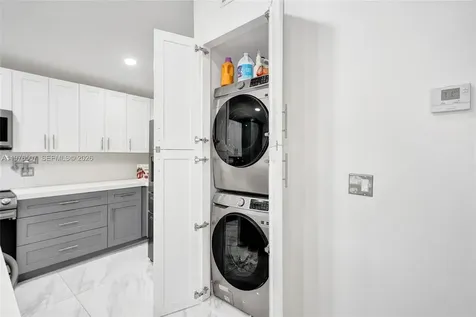 2001 N 22nd Avenue Hollywood FL 33020