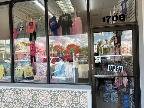 1708 W 68 Street Hialeah FL 33014