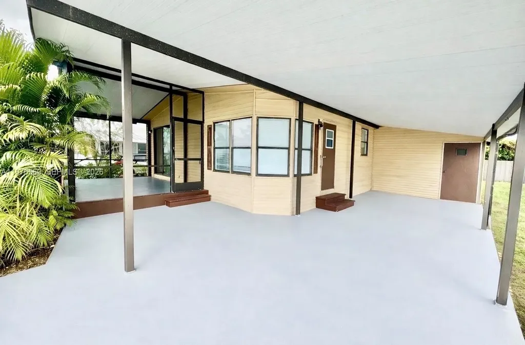 6156 Seashore Drive Atlantis FL 33462