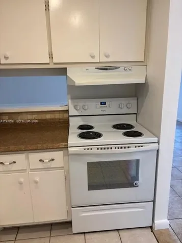 9493 SW 76th Street Miami FL 33173