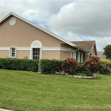 203 N Moccasin Trail N Jupiter FL 33458