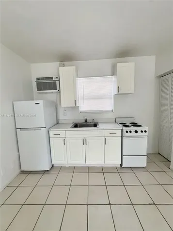 124 SE 4th Street Hallandale Beach FL 33009