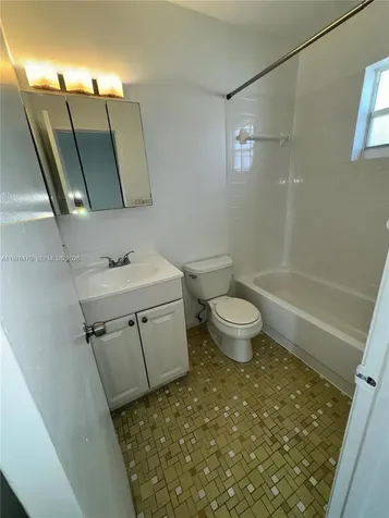 124 SE 4th Street Hallandale Beach FL 33009