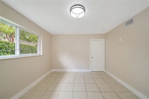 592 NE 150th Street Miami FL 33161