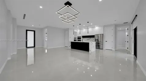 910 NW 36 Cape Coral FL 33993