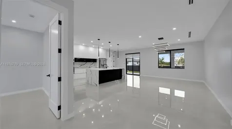 910 NW 36 Cape Coral FL 33993