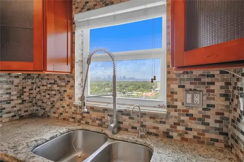4747 Collins Avenue Miami Beach FL 33140