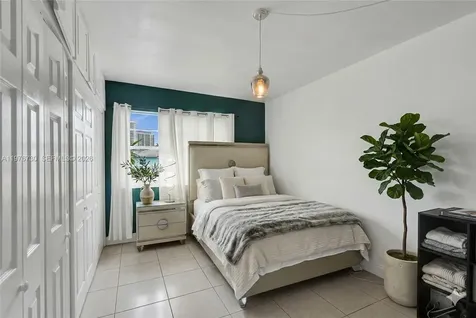 1880 S Treasure Drive North Bay Village FL 33141