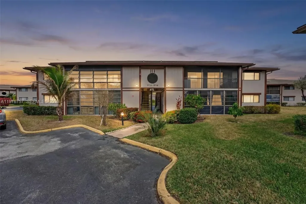 9748 S Belfort Circle Tamarac FL 33321
