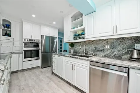 9838 SW 94th Terrace Miami FL 33176