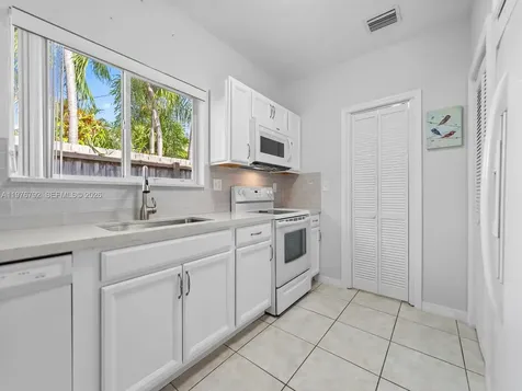6 SE Marlin Avenue Key Largo FL 33037