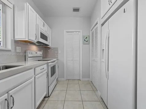 6 SE Marlin Avenue Key Largo FL 33037