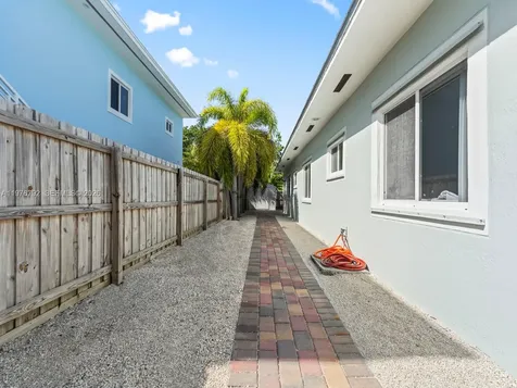 6 SE Marlin Avenue Key Largo FL 33037