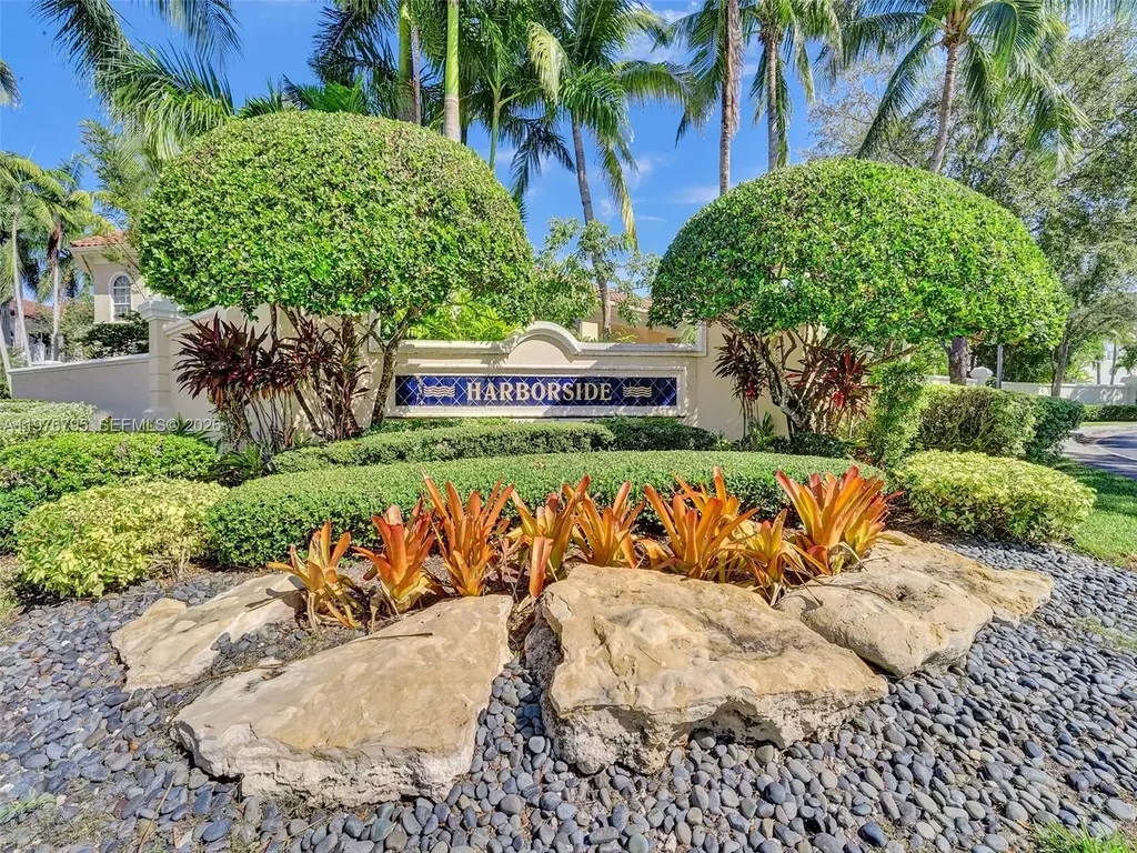 901 Manatee Way Hollywood FL 33019