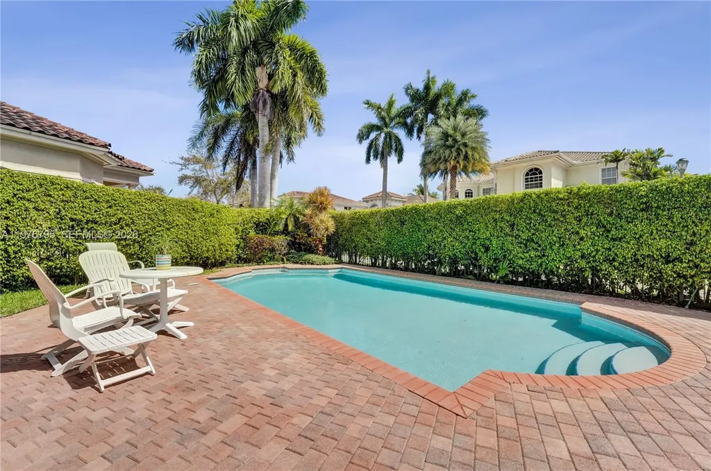 901 Manatee Way Hollywood FL 33019