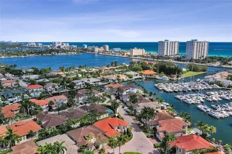 901 Manatee Way Hollywood FL 33019