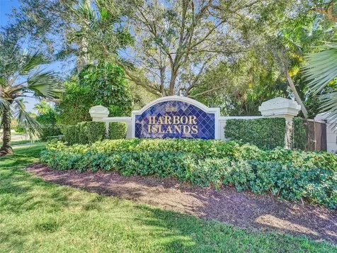 901 Manatee Way Hollywood FL 33019