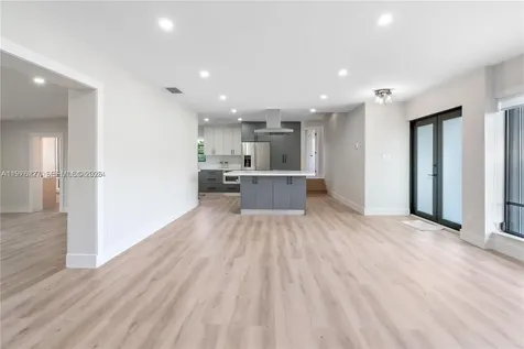 8421 SW 27th Terrace Miami FL 33155