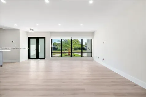 8421 SW 27th Terrace Miami FL 33155