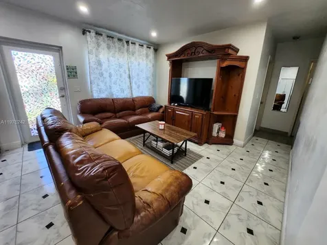 3560 NW 19th Street Miami FL 33125