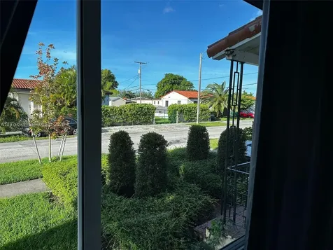 3560 NW 19th Street Miami FL 33125