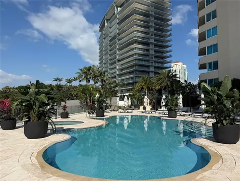 400 S Pointe Drive Miami Beach FL 33139