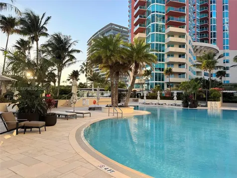 400 S Pointe Drive Miami Beach FL 33139