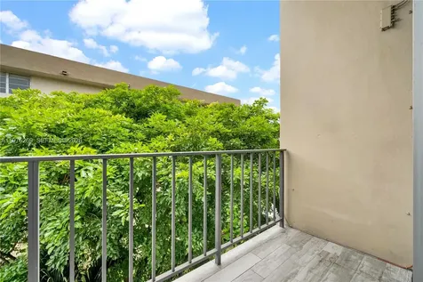 830 NW 87th Avenue Miami FL 33172