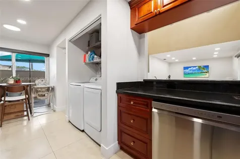 6523 NW 170th Lane Hialeah FL 33015