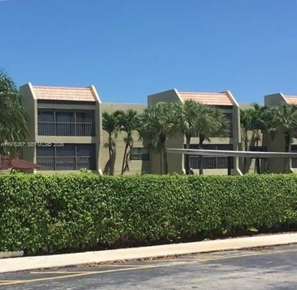 220 Lakeview Drive Weston FL 33326
