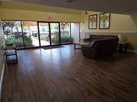 220 Lakeview Drive Weston FL 33326