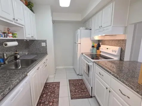 220 Lakeview Drive Weston FL 33326